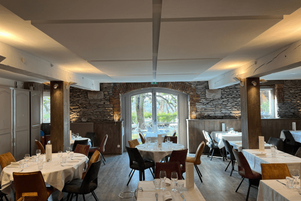 traitement acoustique ilots en plafonds restaurant