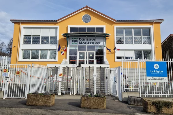 RAVALEMENT GLOBAL DE LA FACADE PRINCIPALE DU CAMPUS MONTRAVEL A VILLARS