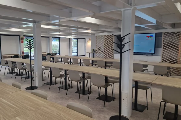 RENOVATION DU BATIMENT DE RESTAURATION ET SALLE DE REUNION CHEZ TOTAL ENERGIES A SOLAIZE