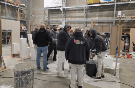 Dans le cadre de notre démarche MASE, les équipes BOULLIARD ont participé à une animation « Vis mon métier » favorisant l’échange de savoir-faire et la sensibilisation aux risques croisés. Cette journée s’est déroulée dans un esprit de convivialité, du petit déjeuner avec brioche des rois au déjeuner camion pizza sur place.