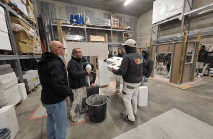 Dans le cadre de notre démarche MASE, les équipes BOULLIARD ont participé à une animation « Vis mon métier » favorisant l’échange de savoir-faire et la sensibilisation aux risques croisés. Cette journée s’est déroulée dans un esprit de convivialité, du petit déjeuner avec brioche des rois au déjeuner camion pizza sur place.