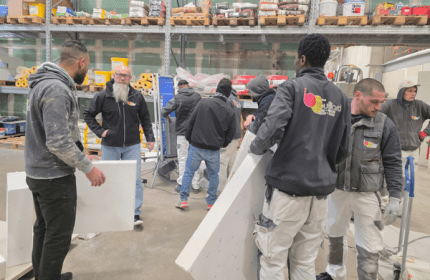 Dans le cadre de notre démarche MASE, les équipes BOULLIARD ont participé à une animation « Vis mon métier » favorisant l’échange de savoir-faire et la sensibilisation aux risques croisés. Cette journée s’est déroulée dans un esprit de convivialité, du petit déjeuner avec brioche des rois au déjeuner camion pizza sur place.