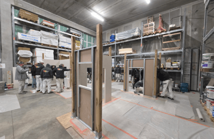 Dans le cadre de notre démarche MASE, les équipes BOULLIARD ont participé à une animation « Vis mon métier » favorisant l’échange de savoir-faire et la sensibilisation aux risques croisés. Cette journée s’est déroulée dans un esprit de convivialité, du petit déjeuner avec brioche des rois au déjeuner camion pizza sur place.