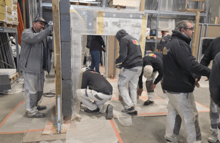 Dans le cadre de notre démarche MASE, les équipes BOULLIARD ont participé à une animation « Vis mon métier » favorisant l’échange de savoir-faire et la sensibilisation aux risques croisés. Cette journée s’est déroulée dans un esprit de convivialité, du petit déjeuner avec brioche des rois au déjeuner camion pizza sur place.