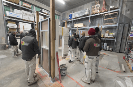 Dans le cadre de notre démarche MASE, les équipes BOULLIARD ont participé à une animation « Vis mon métier » favorisant l’échange de savoir-faire et la sensibilisation aux risques croisés. Cette journée s’est déroulée dans un esprit de convivialité, du petit déjeuner avec brioche des rois au déjeuner camion pizza sur place.