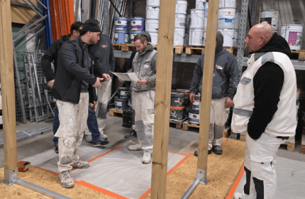 Dans le cadre de notre démarche MASE, les équipes BOULLIARD ont participé à une animation « Vis mon métier » favorisant l’échange de savoir-faire et la sensibilisation aux risques croisés. Cette journée s’est déroulée dans un esprit de convivialité, du petit déjeuner avec brioche des rois au déjeuner camion pizza sur place.