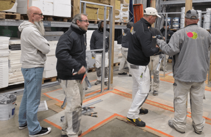 Dans le cadre de notre démarche MASE, les équipes BOULLIARD ont participé à une animation « Vis mon métier » favorisant l’échange de savoir-faire et la sensibilisation aux risques croisés. Cette journée s’est déroulée dans un esprit de convivialité, du petit déjeuner avec brioche des rois au déjeuner camion pizza sur place.