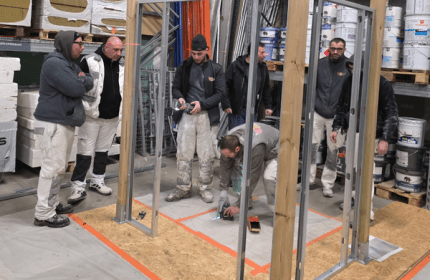 Dans le cadre de notre démarche MASE, les équipes BOULLIARD ont participé à une animation « Vis mon métier » favorisant l’échange de savoir-faire et la sensibilisation aux risques croisés. Cette journée s’est déroulée dans un esprit de convivialité, du petit déjeuner avec brioche des rois au déjeuner camion pizza sur place.