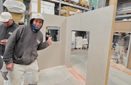 Dans le cadre de notre démarche MASE, les équipes BOULLIARD ont participé à une animation « Vis mon métier » favorisant l’échange de savoir-faire et la sensibilisation aux risques croisés. Cette journée s’est déroulée dans un esprit de convivialité, du petit déjeuner avec brioche des rois au déjeuner camion pizza sur place.