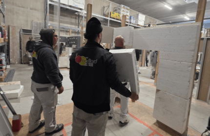 Dans le cadre de notre démarche MASE, les équipes BOULLIARD ont participé à une animation « Vis mon métier » favorisant l’échange de savoir-faire et la sensibilisation aux risques croisés. Cette journée s’est déroulée dans un esprit de convivialité, du petit déjeuner avec brioche des rois au déjeuner camion pizza sur place.