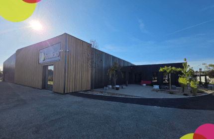 En 2026, BOULLIARD franchit une étape importante avec l'installation de son nouveau dépôt et de ses nouveaux bureaux à Sorbiers. Bien plus qu'un simple déménagement, ce projet représente une véritable transformation de notre environnement de travail et un investissement pour l'avenir de notre entreprise.