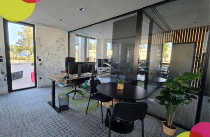 En 2026, BOULLIARD franchit une étape importante avec l'installation de son nouveau dépôt et de ses nouveaux bureaux à Sorbiers. Bien plus qu'un simple déménagement, ce projet représente une véritable transformation de notre environnement de travail et un investissement pour l'avenir de notre entreprise.