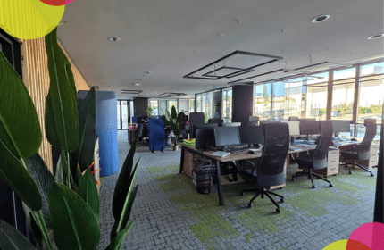 En 2026, BOULLIARD franchit une étape importante avec l'installation de son nouveau dépôt et de ses nouveaux bureaux à Sorbiers. Bien plus qu'un simple déménagement, ce projet représente une véritable transformation de notre environnement de travail et un investissement pour l'avenir de notre entreprise.