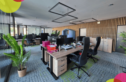 En 2026, BOULLIARD franchit une étape importante avec l'installation de son nouveau dépôt et de ses nouveaux bureaux à Sorbiers. Bien plus qu'un simple déménagement, ce projet représente une véritable transformation de notre environnement de travail et un investissement pour l'avenir de notre entreprise.