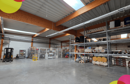 En 2026, BOULLIARD franchit une étape importante avec l'installation de son nouveau dépôt et de ses nouveaux bureaux à Sorbiers. Bien plus qu'un simple déménagement, ce projet représente une véritable transformation de notre environnement de travail et un investissement pour l'avenir de notre entreprise.