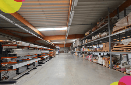 En 2026, BOULLIARD franchit une étape importante avec l'installation de son nouveau dépôt et de ses nouveaux bureaux à Sorbiers. Bien plus qu'un simple déménagement, ce projet représente une véritable transformation de notre environnement de travail et un investissement pour l'avenir de notre entreprise.