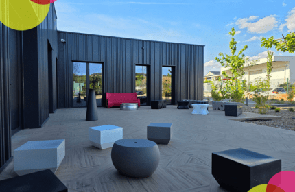 En 2026, BOULLIARD franchit une étape importante avec l'installation de son nouveau dépôt et de ses nouveaux bureaux à Sorbiers. Bien plus qu'un simple déménagement, ce projet représente une véritable transformation de notre environnement de travail et un investissement pour l'avenir de notre entreprise.