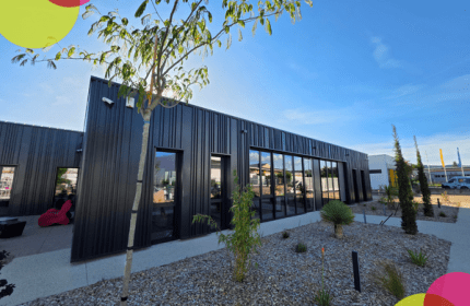 En 2026, BOULLIARD franchit une étape importante avec l'installation de son nouveau dépôt et de ses nouveaux bureaux à Sorbiers. Bien plus qu'un simple déménagement, ce projet représente une véritable transformation de notre environnement de travail et un investissement pour l'avenir de notre entreprise.