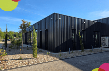 En 2026, BOULLIARD franchit une étape importante avec l'installation de son nouveau dépôt et de ses nouveaux bureaux à Sorbiers. Bien plus qu'un simple déménagement, ce projet représente une véritable transformation de notre environnement de travail et un investissement pour l'avenir de notre entreprise.