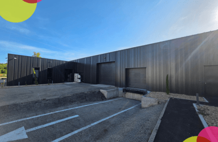 En 2026, BOULLIARD franchit une étape importante avec l'installation de son nouveau dépôt et de ses nouveaux bureaux à Sorbiers. Bien plus qu'un simple déménagement, ce projet représente une véritable transformation de notre environnement de travail et un investissement pour l'avenir de notre entreprise.