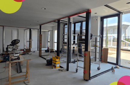 En 2026, BOULLIARD franchit une étape importante avec l'installation de son nouveau dépôt et de ses nouveaux bureaux à Sorbiers. Bien plus qu'un simple déménagement, ce projet représente une véritable transformation de notre environnement de travail et un investissement pour l'avenir de notre entreprise.