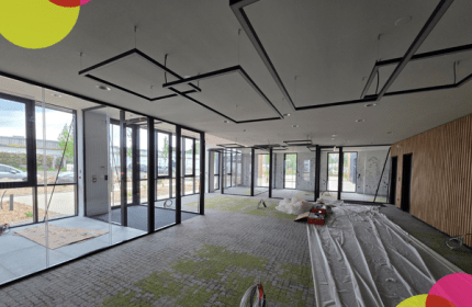 En 2026, BOULLIARD franchit une étape importante avec l'installation de son nouveau dépôt et de ses nouveaux bureaux à Sorbiers. Bien plus qu'un simple déménagement, ce projet représente une véritable transformation de notre environnement de travail et un investissement pour l'avenir de notre entreprise.