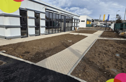 En 2026, BOULLIARD franchit une étape importante avec l'installation de son nouveau dépôt et de ses nouveaux bureaux à Sorbiers. Bien plus qu'un simple déménagement, ce projet représente une véritable transformation de notre environnement de travail et un investissement pour l'avenir de notre entreprise.