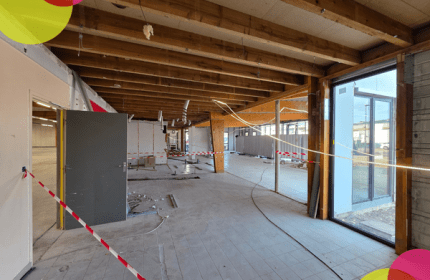 En 2026, BOULLIARD franchit une étape importante avec l'installation de son nouveau dépôt et de ses nouveaux bureaux à Sorbiers. Bien plus qu'un simple déménagement, ce projet représente une véritable transformation de notre environnement de travail et un investissement pour l'avenir de notre entreprise.