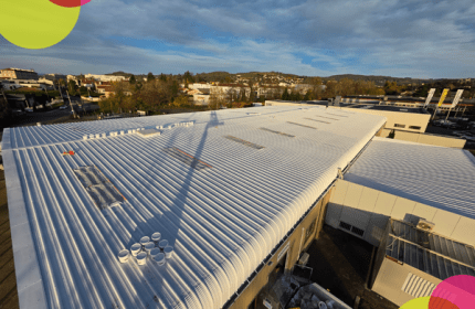 En 2026, BOULLIARD franchit une étape importante avec l'installation de son nouveau dépôt et de ses nouveaux bureaux à Sorbiers. Bien plus qu'un simple déménagement, ce projet représente une véritable transformation de notre environnement de travail et un investissement pour l'avenir de notre entreprise.