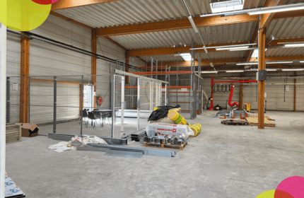 En 2026, BOULLIARD franchit une étape importante avec l'installation de son nouveau dépôt et de ses nouveaux bureaux à Sorbiers. Bien plus qu'un simple déménagement, ce projet représente une véritable transformation de notre environnement de travail et un investissement pour l'avenir de notre entreprise.